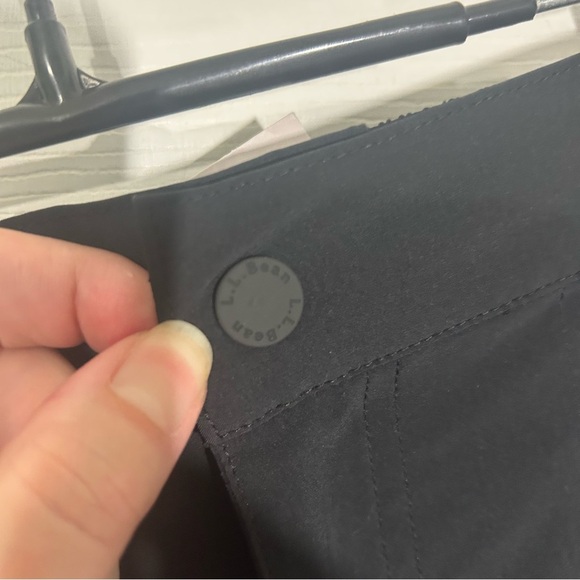 LL Bean Women’s Size 8 Stretch Shorts Black UPF 50+ Outdoor Athletic - Picture 5 of 12